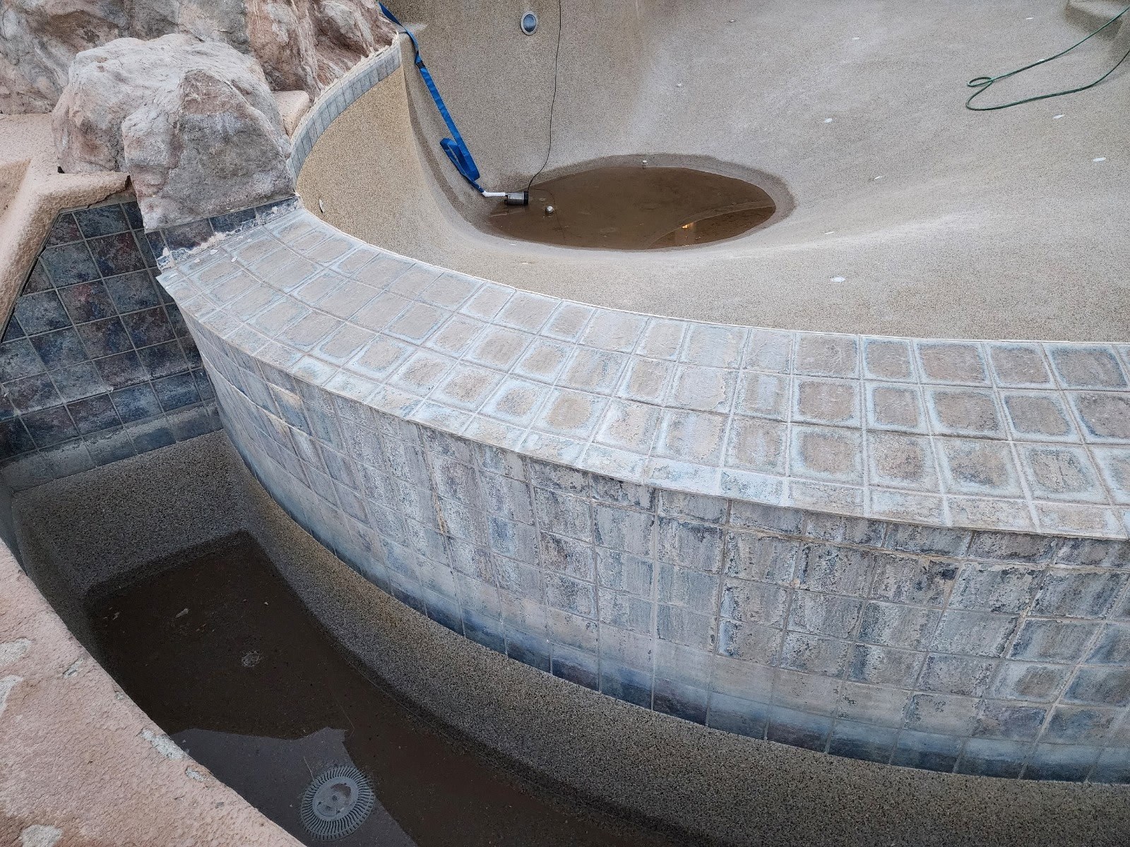 Tile scale removal – Before